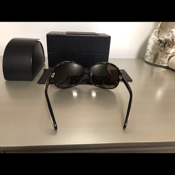 Prada sunglasses - Picture 8 of 9